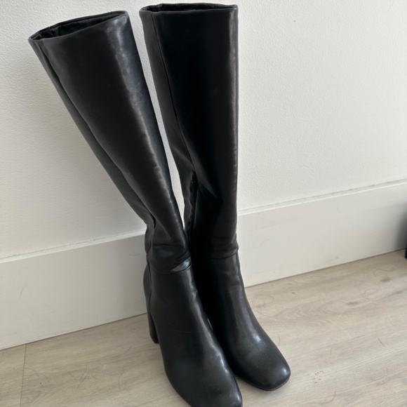 Black Heel Boots - Picture 2 of 3